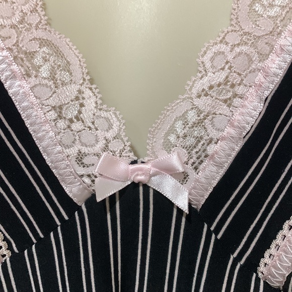 Pretty nighty - Picture 2 of 9